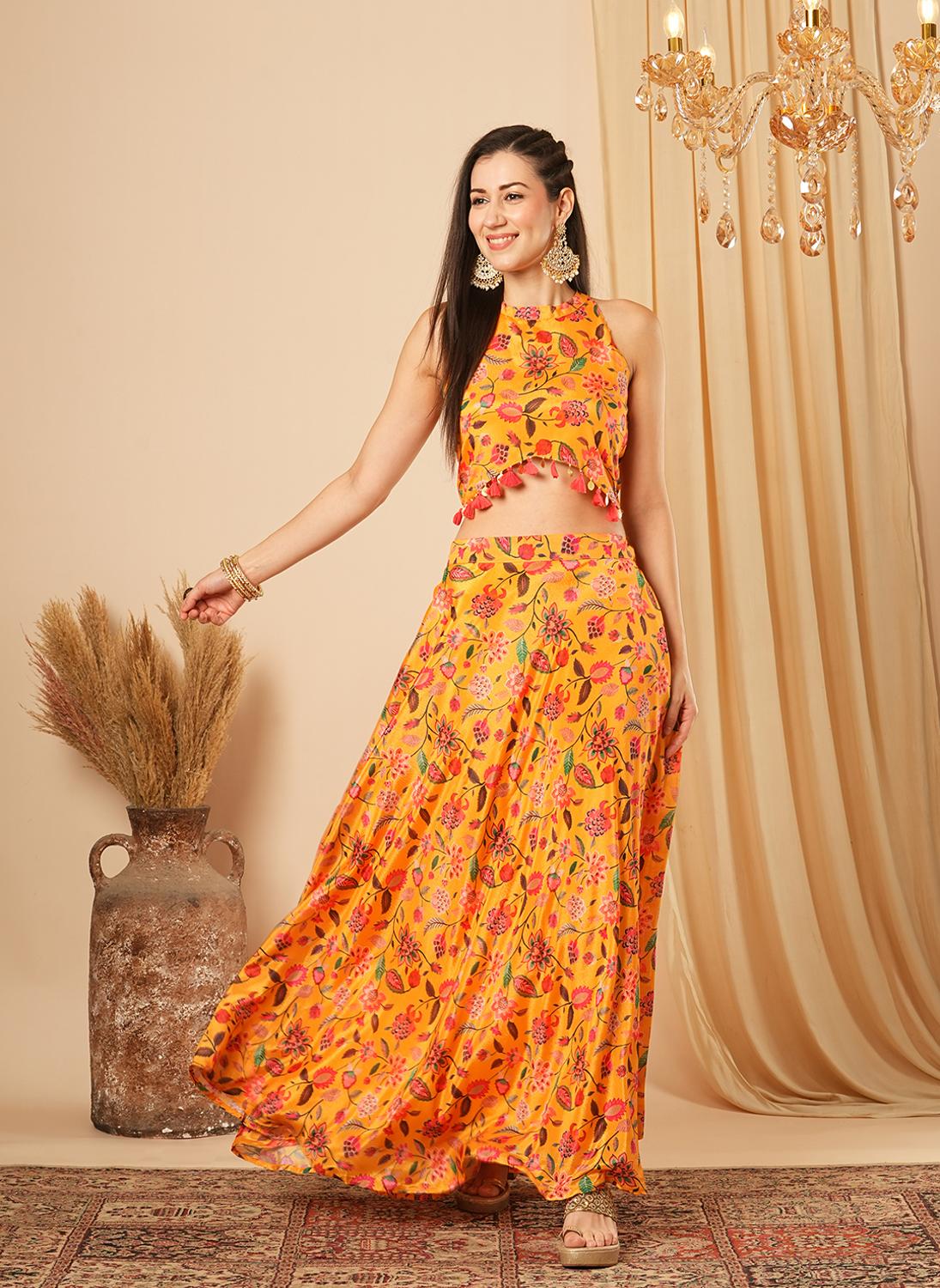 طقم نسائي مطبوع بلوزة وتنورة للمناسبات